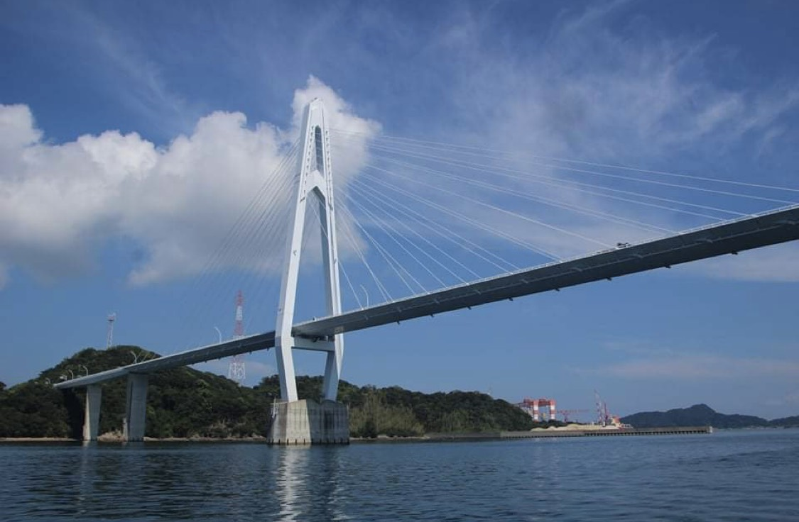 西海市の橋と歴史を巡るクルーズガイドツアー