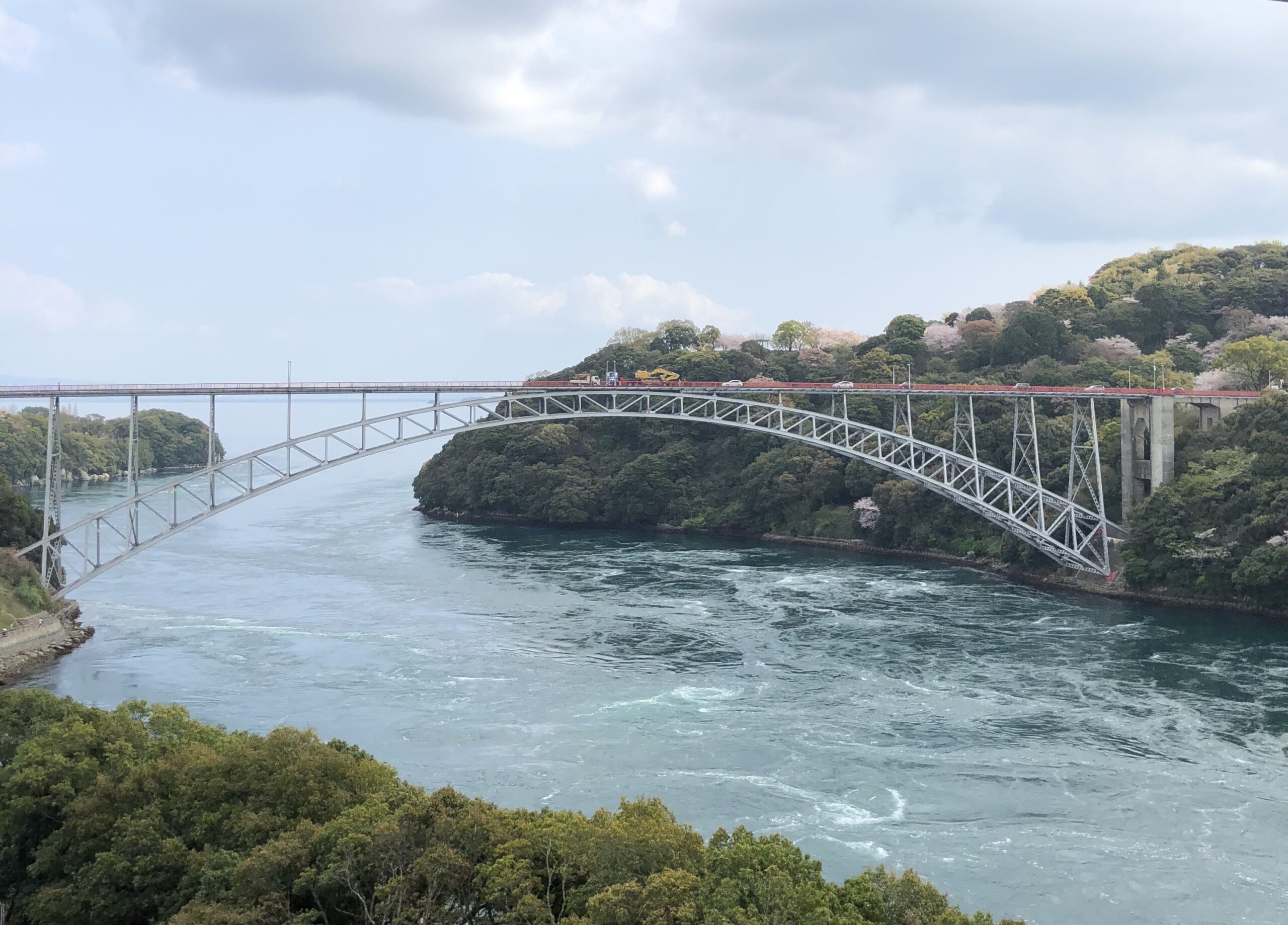 西海市の橋と歴史を巡るクルーズガイドツアー