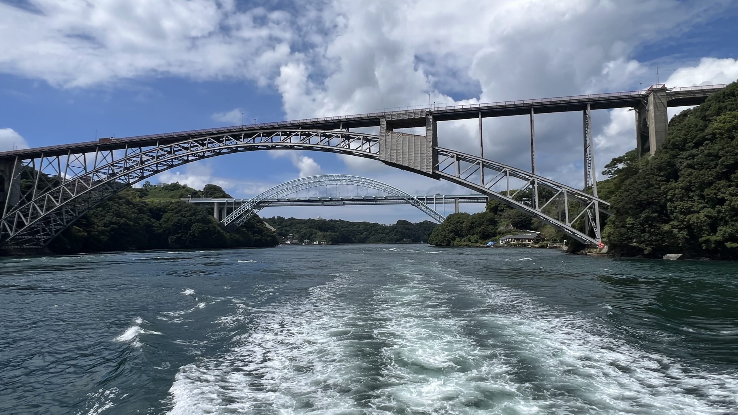 西海市の橋と歴史を巡るクルーズガイドツアー